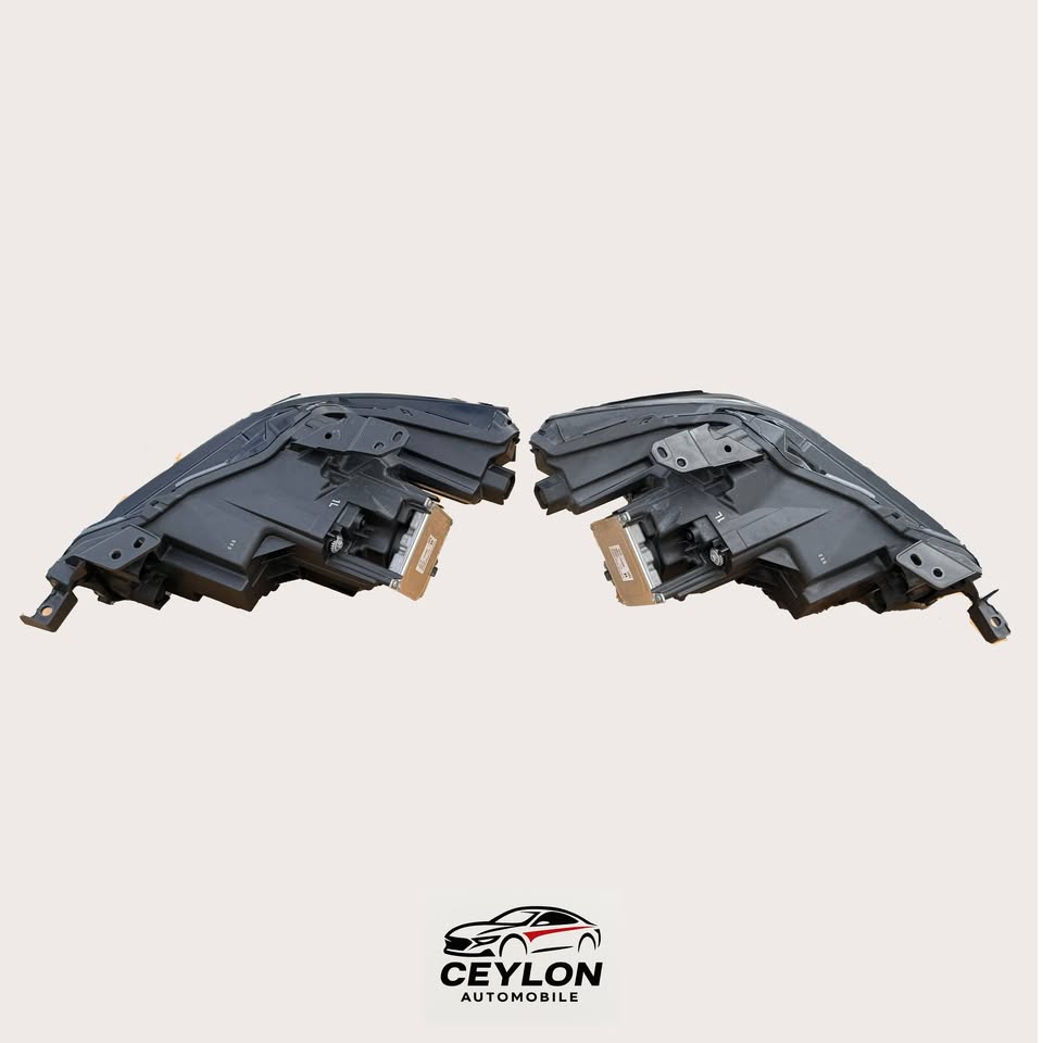 OEM Mazda 3 BM/BN Headlights - HID Model (left). - Image 2